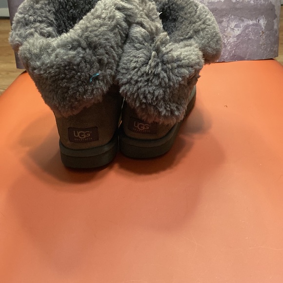 Ugg boots SZ 8 - Picture 3 of 6